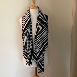 Elegant Black and White Geometric Scarf